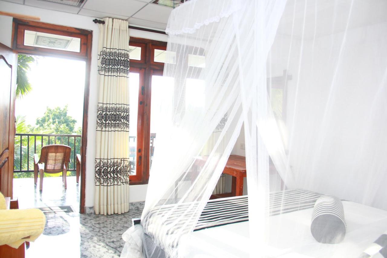 Bed and Breakfast Different View Ella Esterno foto